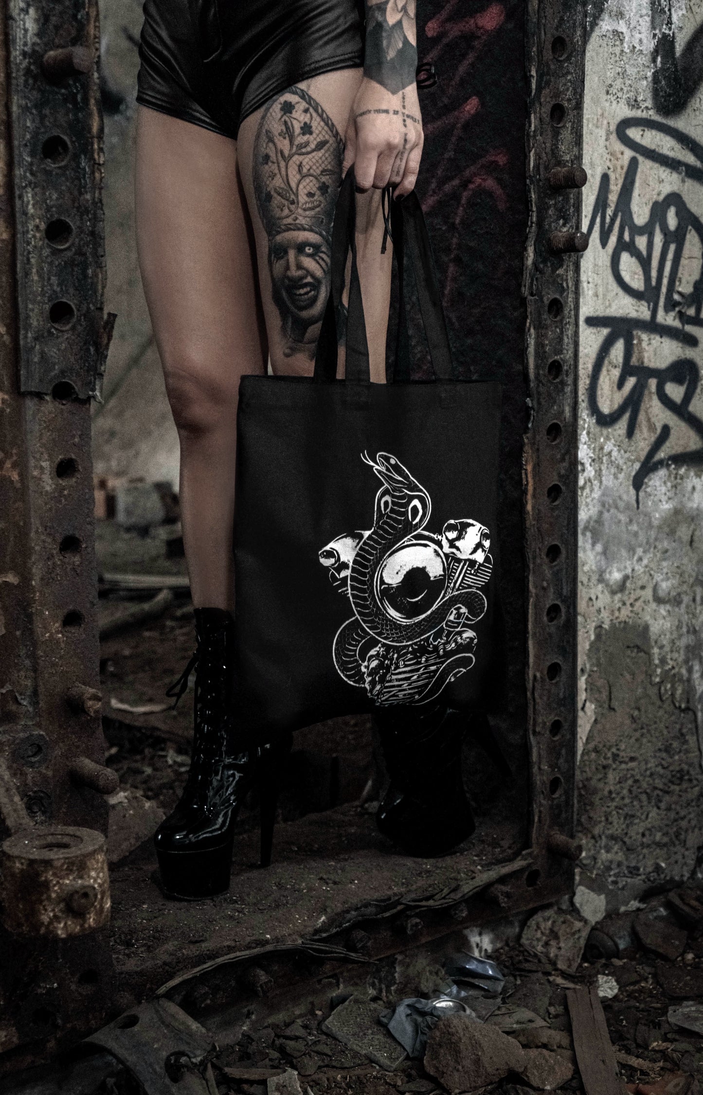 KNUCKLEHEAD COBRA TOTE BAG