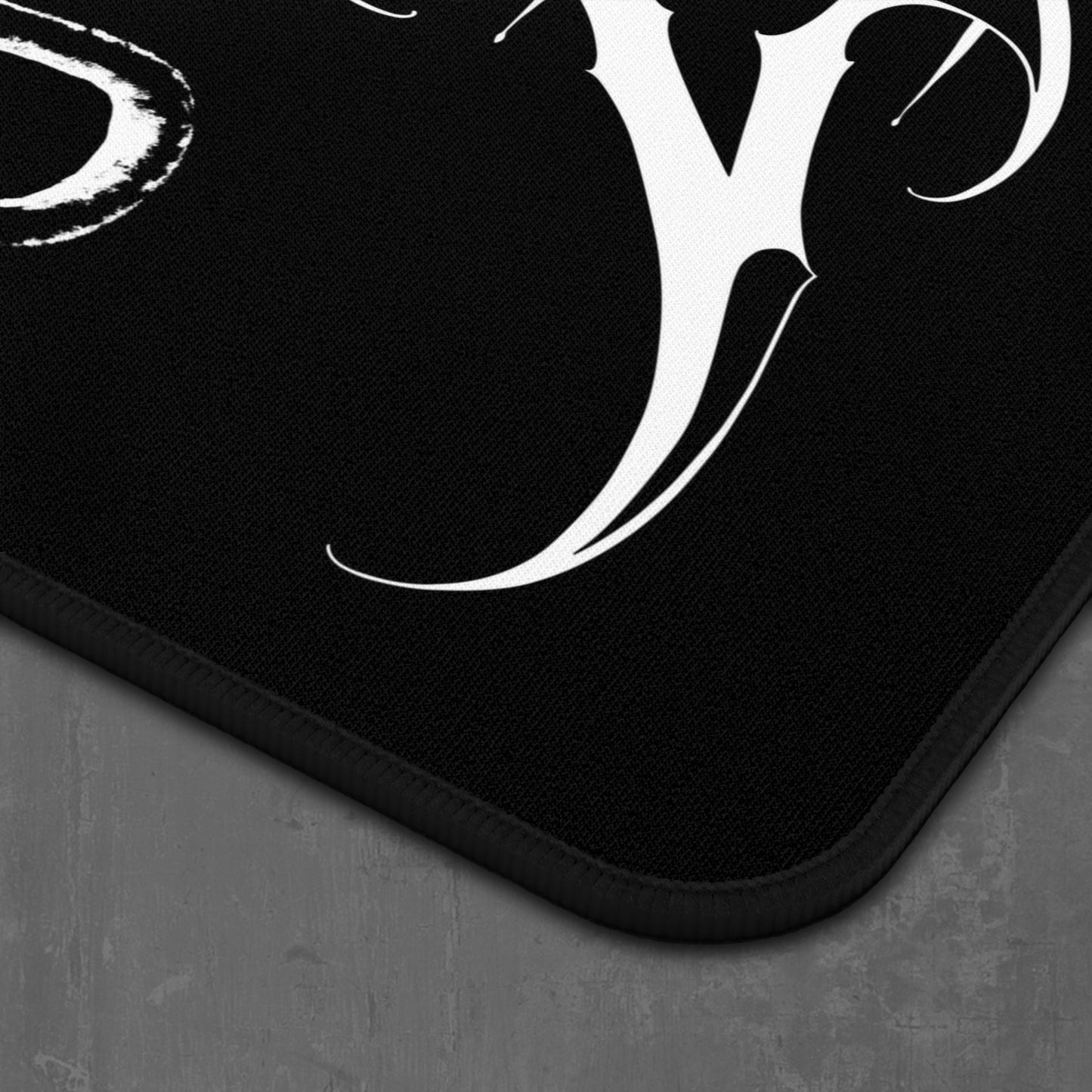BANSHEE CHAIN DESK MAT