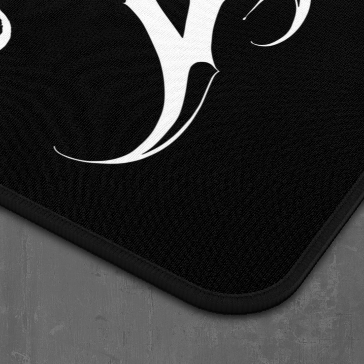BANSHEE CHAIN DESK MAT