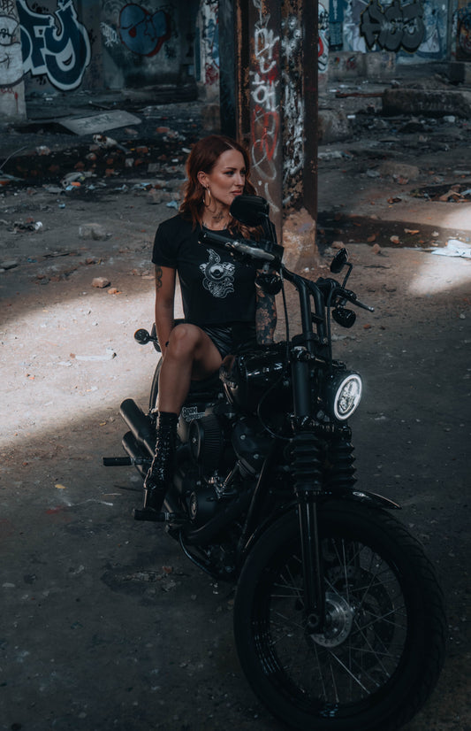 KNUCKLEHEAD COBRA CROP TOP